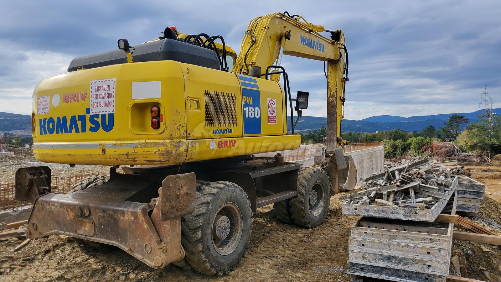 Komatsu - PW180 - Cijena 70000 € - Montenegro Kotor Radanovići ...