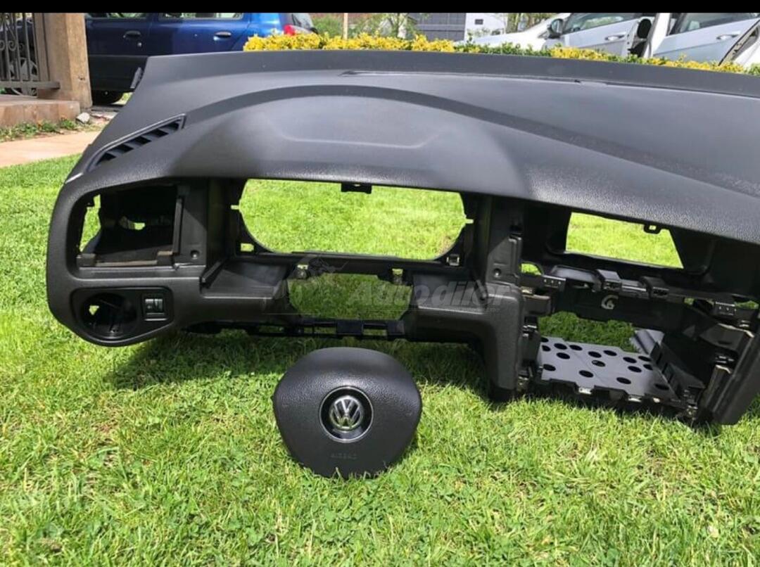 Instrument tabla za Automobile Volkswagen Golf 7 2015 Cijena