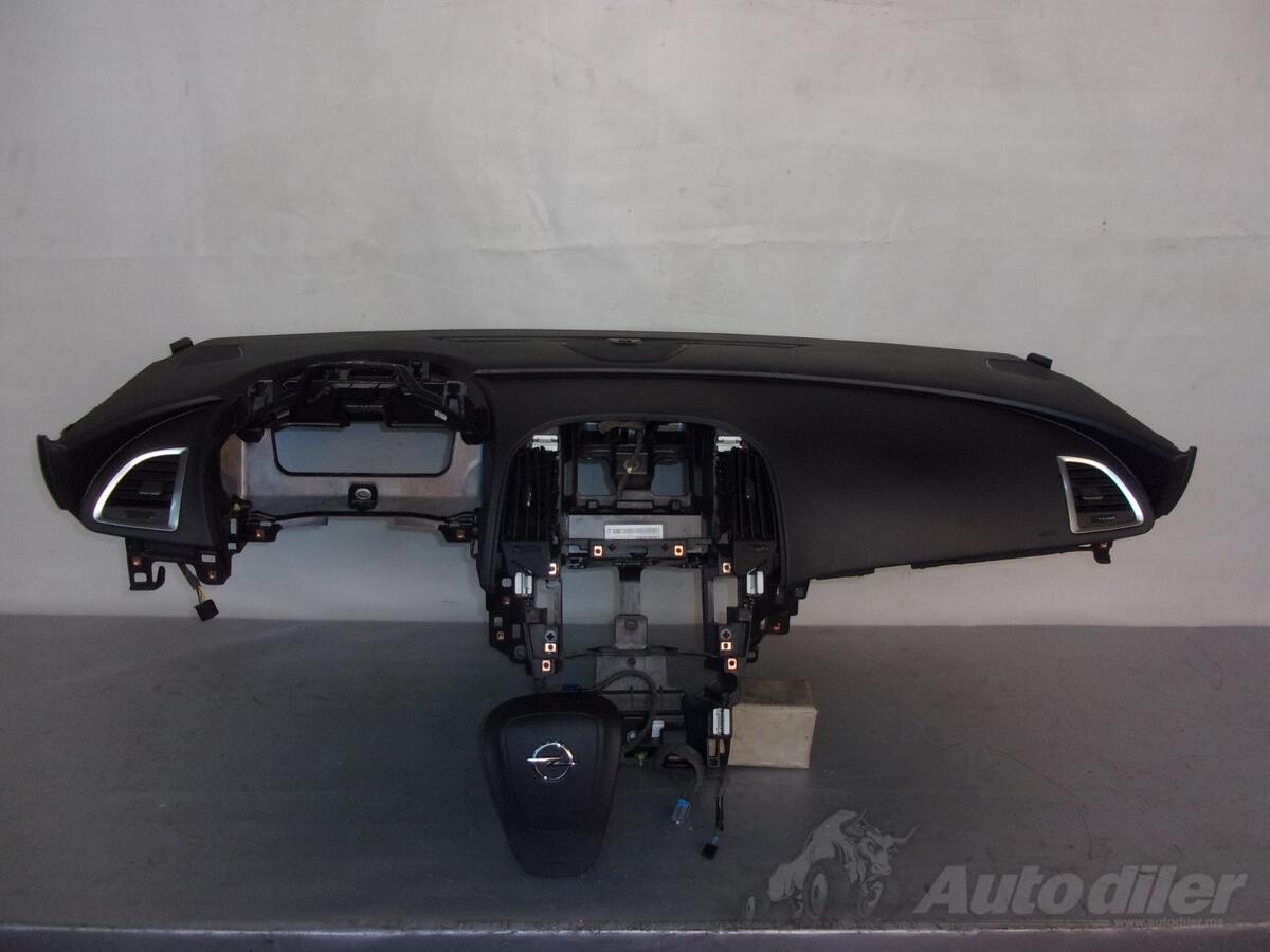 Instrument tabla za Automobile Opel Astra 20122015 Cijena 800