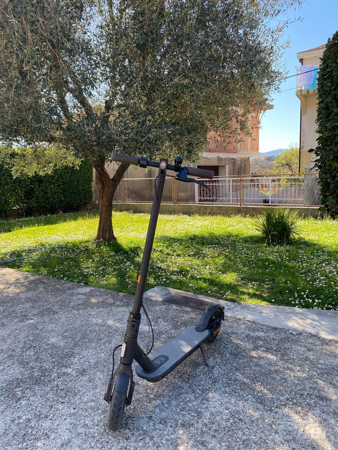 City Bike Xiaomi Mi Electric Scooter Essential Cijena 250 € Crna Gora Herceg Novi Zelenika