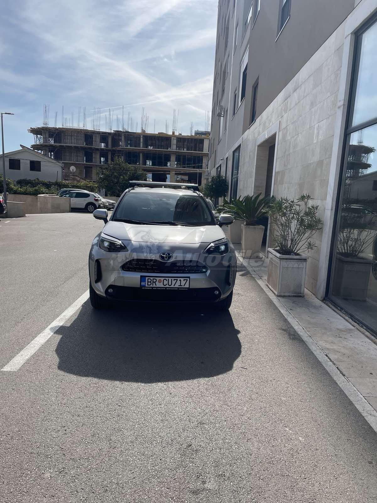 Toyota Yaris CROSS MY22 1.5 HEV Cijena 25000 € Montenegro Bar