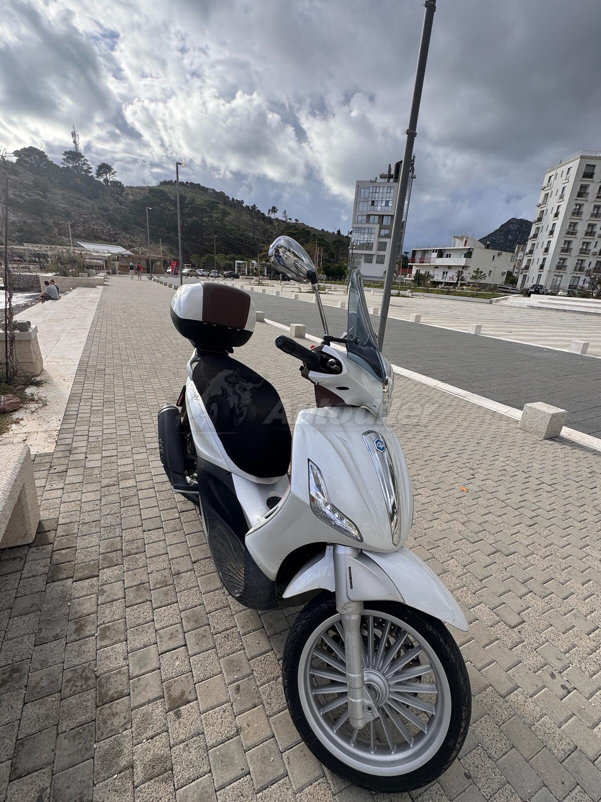 Piaggio Beverly 300 I e Cijena 4500 Crna Gora Bar Bar u i Dio 
