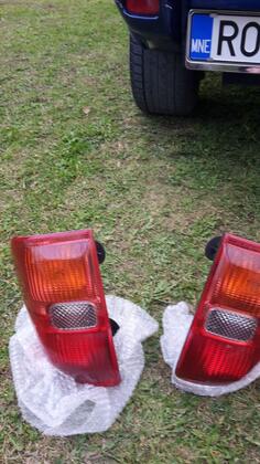 Oba stop svjetla za Toyota - RAV 4 - 2000, 2005