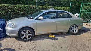 U djelovima Toyota - Avensis 2.2