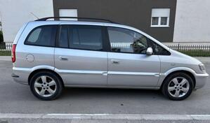 Opel - Zafira - 2.2 DTI