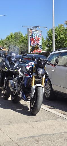 BMW - F900R