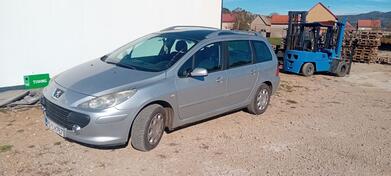 Peugeot - 307