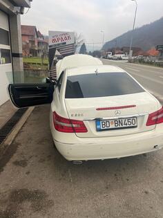 U djelovima Mercedes Benz - E 220