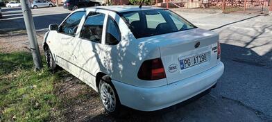 Volkswagen - Polo Sedan - 1,6