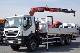 Iveco - TRAKKER 360 6x4 / Ravna platforma + Kran FASSI