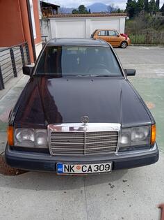 Mercedes Benz - 250 - W124