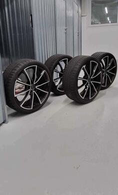 Fabričke rims and Brigstone tires