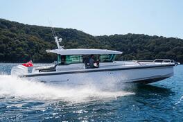 Ad boats - Axopar 37 Cross Cabin