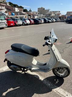 Piaggio - Vespa