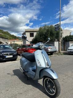 Piaggio - Vespa