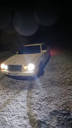 Mercedes Benz - 210/310 - 2.2