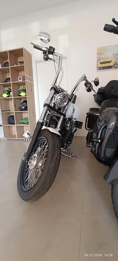 Harley-Davidson - Dyna Street Bob
