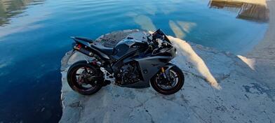 Yamaha - YZF R1 (opis)