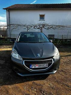 Peugeot - 208