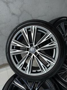 Fabričke felne i Pirelli gume