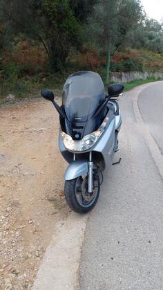 Piaggio - x8 200