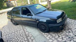 Volkswagen - Vento - 1.8