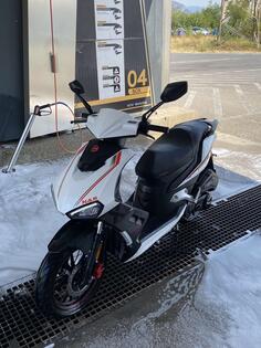 Vespa - nass mustang