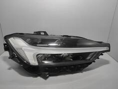 Desni far za Volvo - XC 60    - 2017-2025