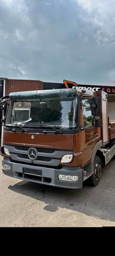 Mercedes Benz - Mercedes 818