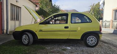 Opel - Corsa - 1700