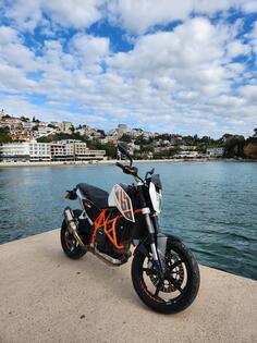 KTM - Duke 690