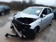 U djelovima Mercedes Benz - B 200