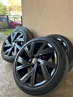 Fabričke felne i Pirelli gume