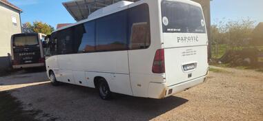 Mercedes Benz - Medio