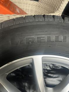 Fabričke felne i Pirelli gume
