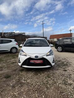 Toyota - Yaris - 1.5 HYBRID-AUTOMATIK