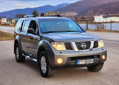 Nissan - Pathfinder - 2.5 d