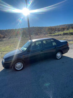 Volkswagen - Vento - 1.6