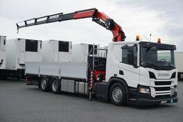 Scania -  Scania P 410  kamion s ravnom platformom+ kran / 6x2 / DOM-1793