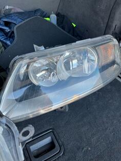 Oba fara za Audi - A6    - 2010