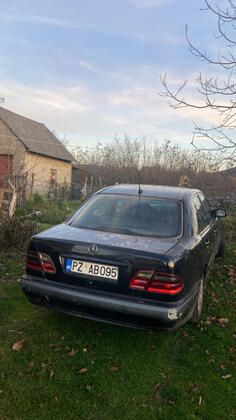 U djelovima Mercedes Benz - E 220