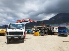 Mercedes Benz - 2220