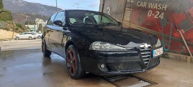 Alfa Romeo - 147 - 1.9