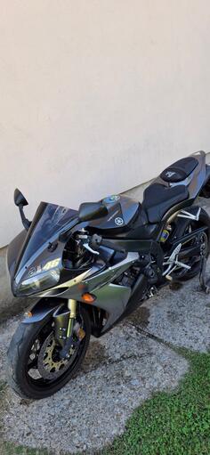 Yamaha - YZF-R1