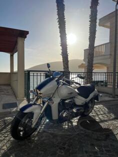 Suzuki - INTRUDER