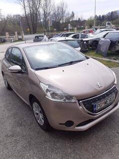 Peugeot - 208