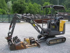 Volvo - Mini bager Volvo EC18C sa 3 kašike + čekič Volvo