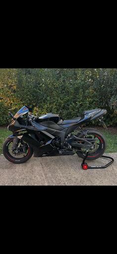 Kawasaki - ZX6R