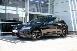 Volkswagen - Golf 8 - Novi R- Line 2.0 TDI DSG 150KS