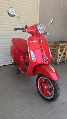 Piaggio - Vespa